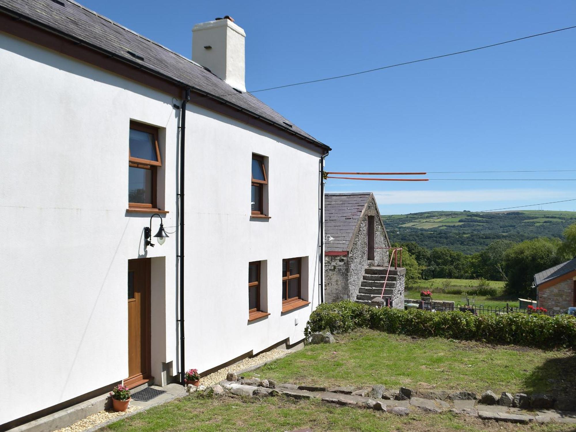 Ty Celyn Farmhouse Pontyates Exterior photo